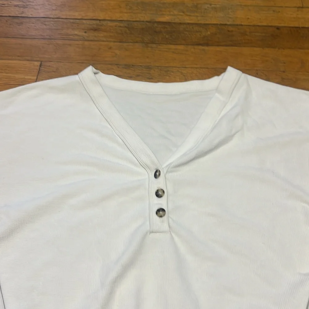 Alo Yoga AloLux SoHo Oversized Crop Henley Long Sleeve in Birch White, size M/L - Picture 6 of 15